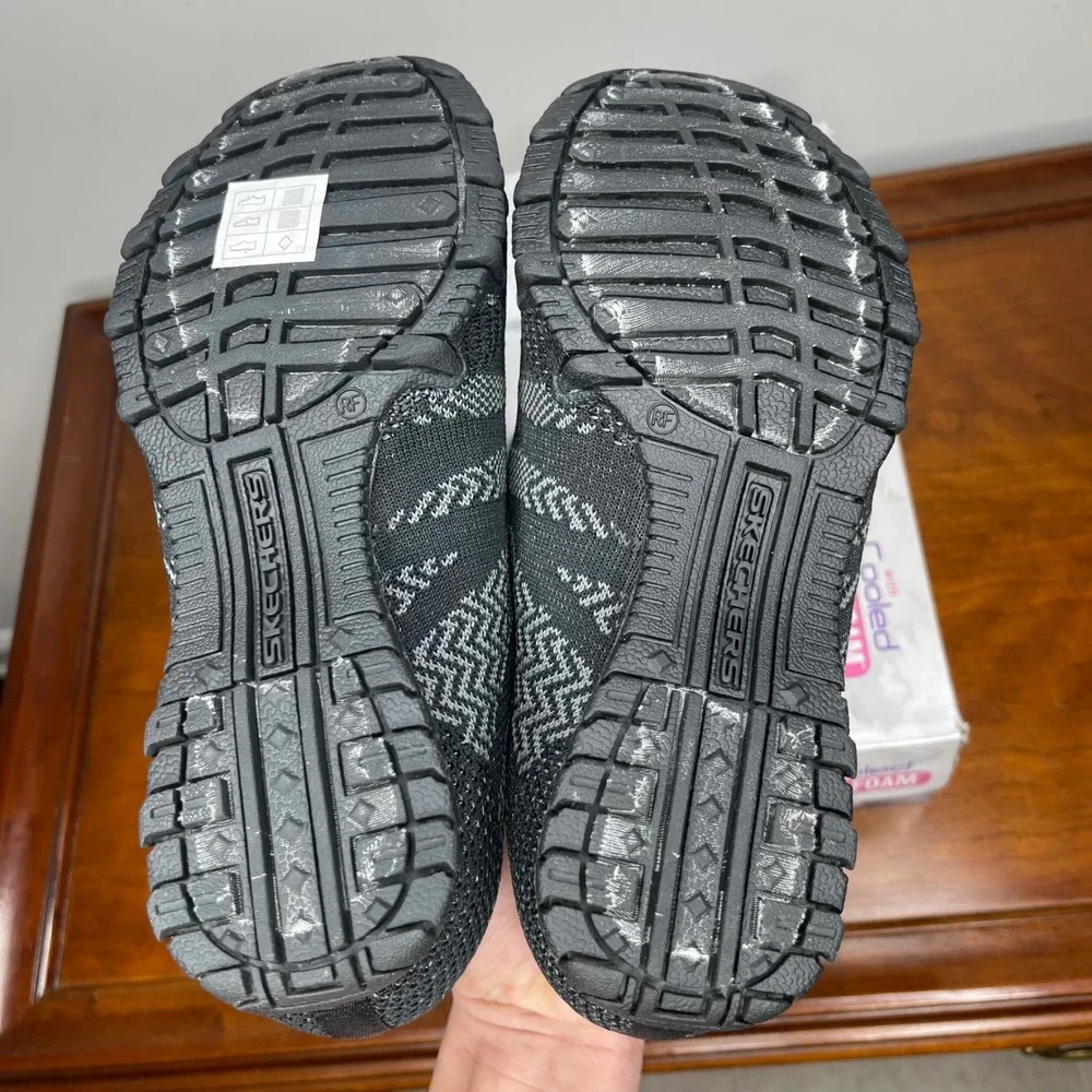 Skechers Relaxed Fit Knit Happens Sneakers Air Cooled Memory Foam‎ Womens 5.5